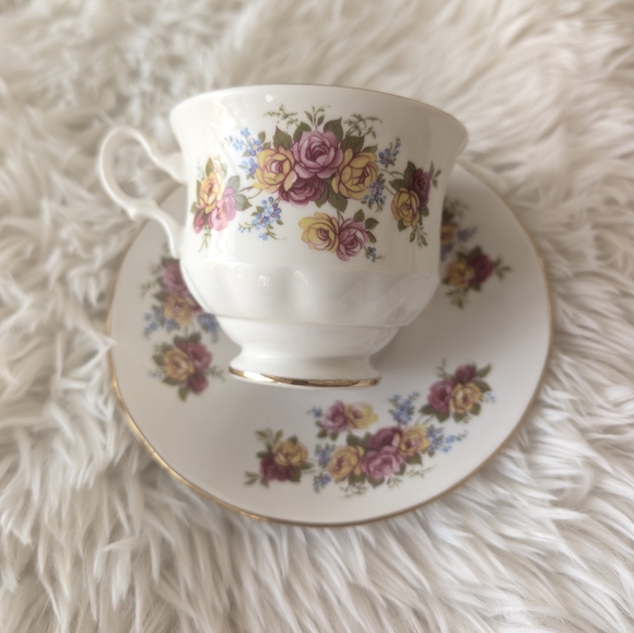 Teacup & Saucer Set - 1 Set - Picture 3 of 8